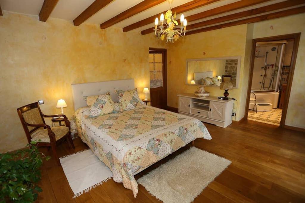La Grange De Salvaneix Gite Pour 15 Personnes 7 Chambres Avec 6 Sdb-6Wc Sarran Eksteriør bilde