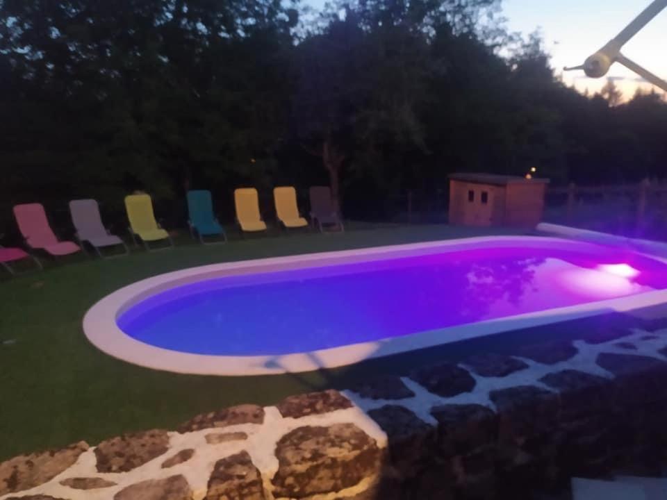 La Grange De Salvaneix Gite Pour 15 Personnes 7 Chambres Avec 6 Sdb-6Wc Sarran Eksteriør bilde